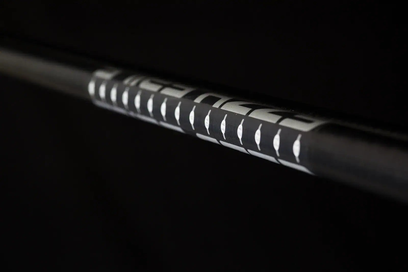 Ezzy Hookipa 91% Carbon Complete Mast Bundle
