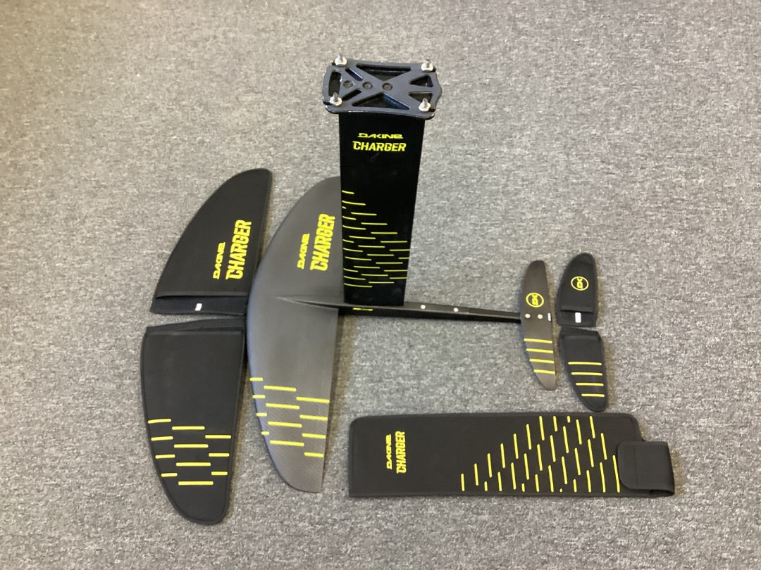 1DaKine Charger-1600 cm2 Front Wing-65cm Aluminum Mast Dakine Charger,  B+ Condition