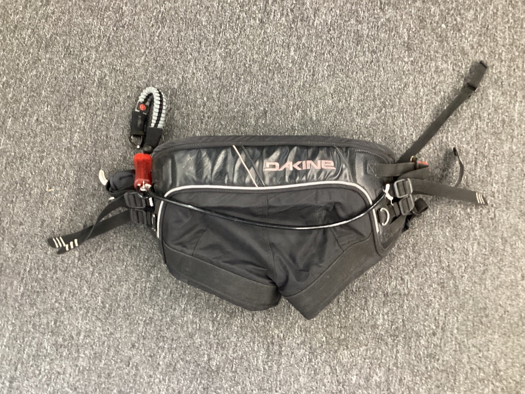 L Dakine seat harness,  B Condition