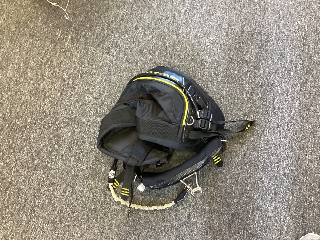 XL Dakine harness,   Condition