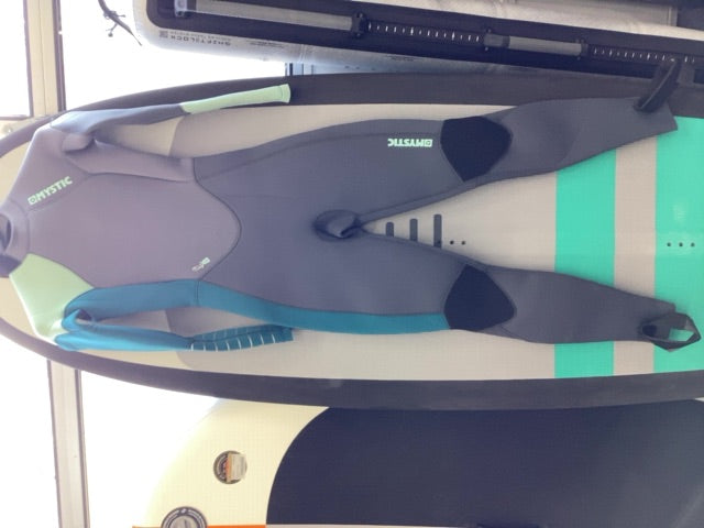10 / Med Mystic Dutchess 5/4mm Wetsuit,  A- Condition
