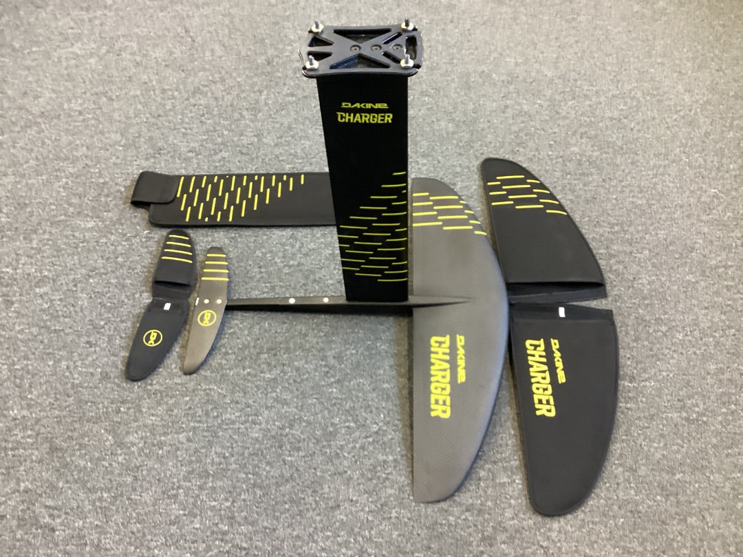 1DaKine Charger-1600 cm2 Front Wing-65cm Aluminum Mast Dakine Charger,  B+ Condition