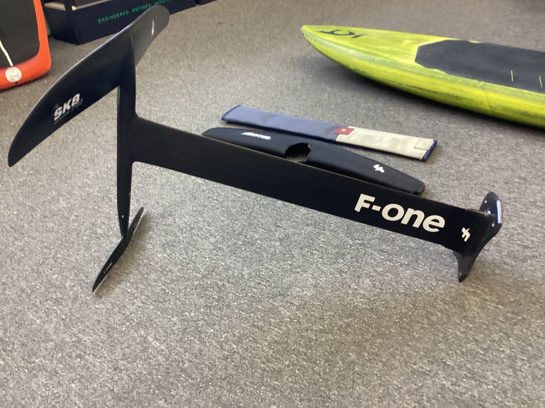 750 SK8 V2 F-One 750 FW, 180 RW, 14mm Carbon Mast,  B+ Condition