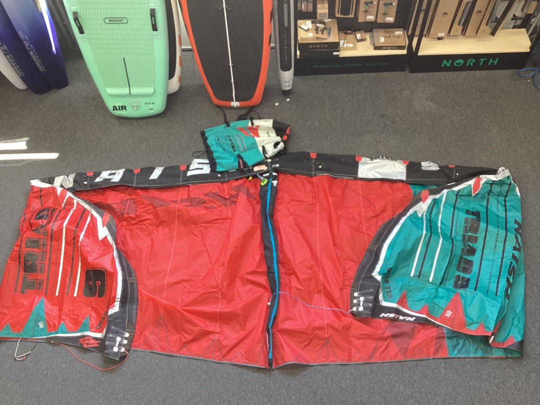 9.0m2 Naish Triad,   Condition