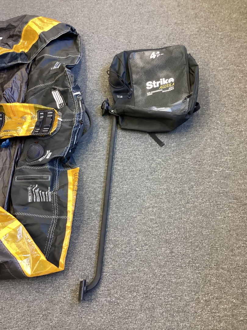 4.5m2 F-One Strike Aluula V5, 2025 B+ Condition