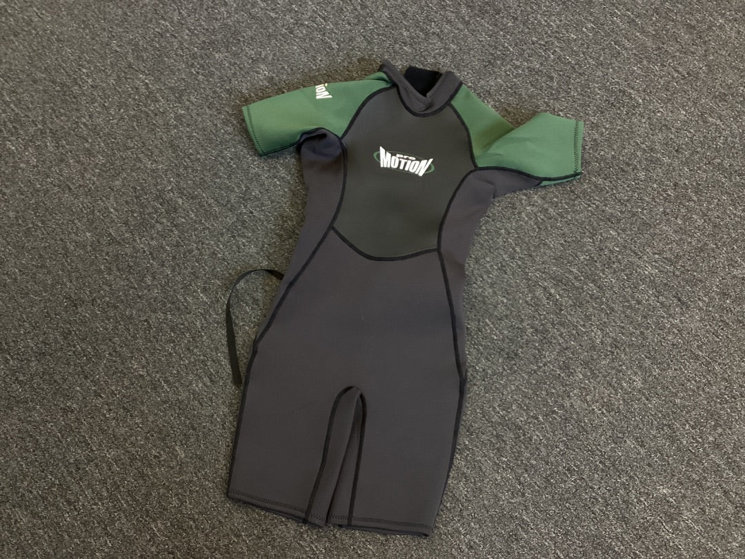 Kids Medium Pro Motion Girls Wetsuit,   Condition B+