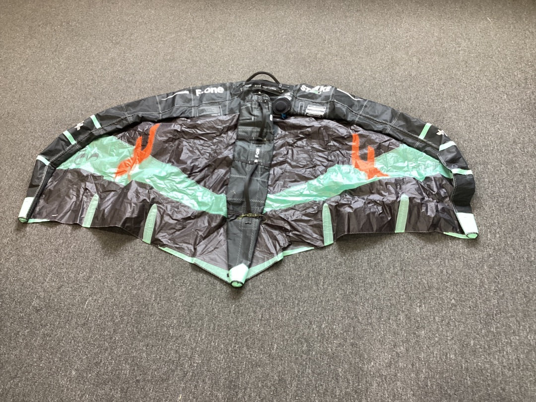3.0m2 F-One Strike V3,   Condition