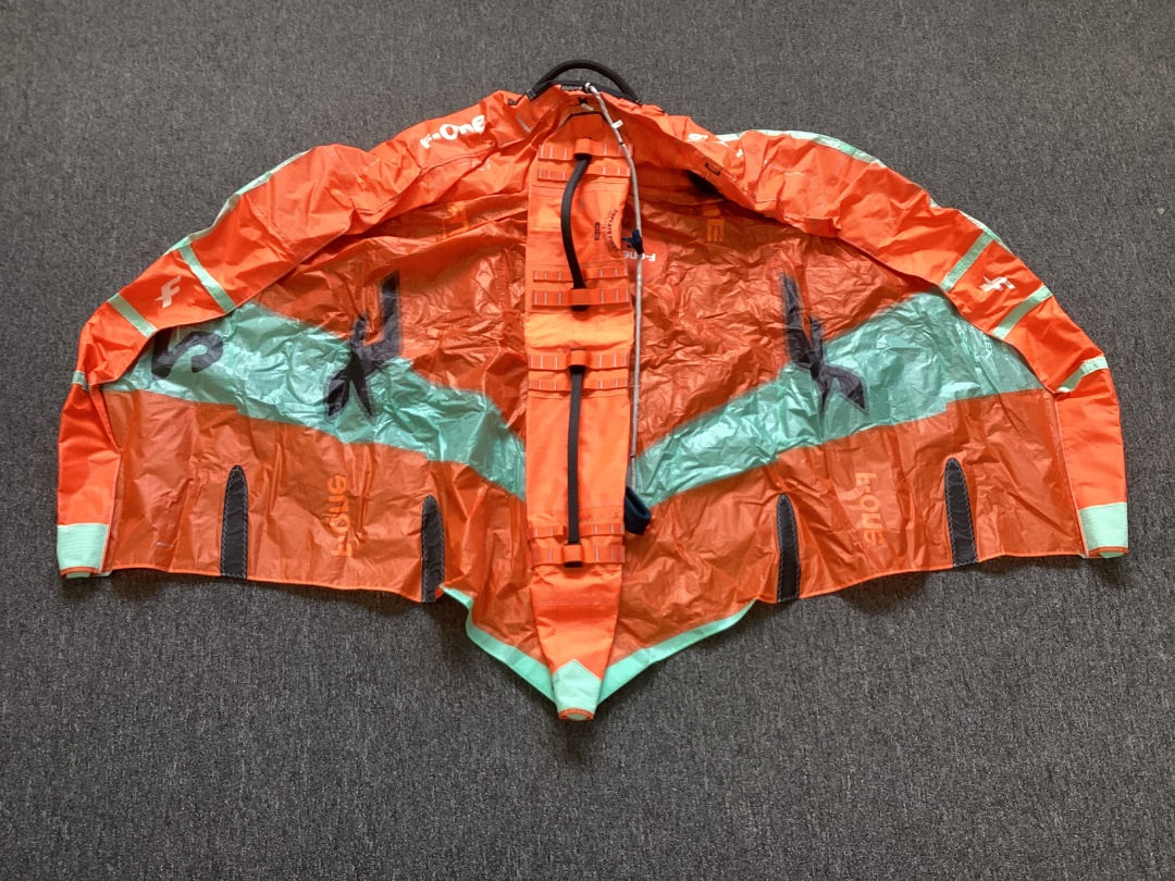 2.5m2 F-One Strike V4,   Condition