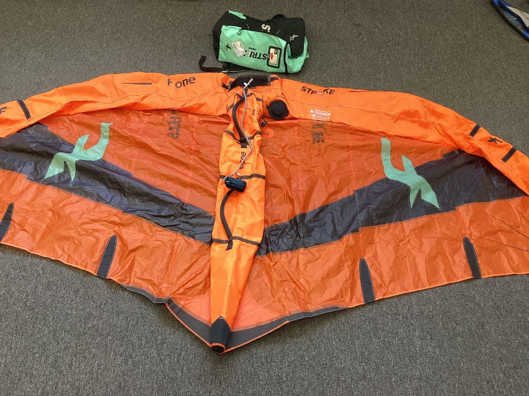 4.0m2 F-One Strike V3,   Condition