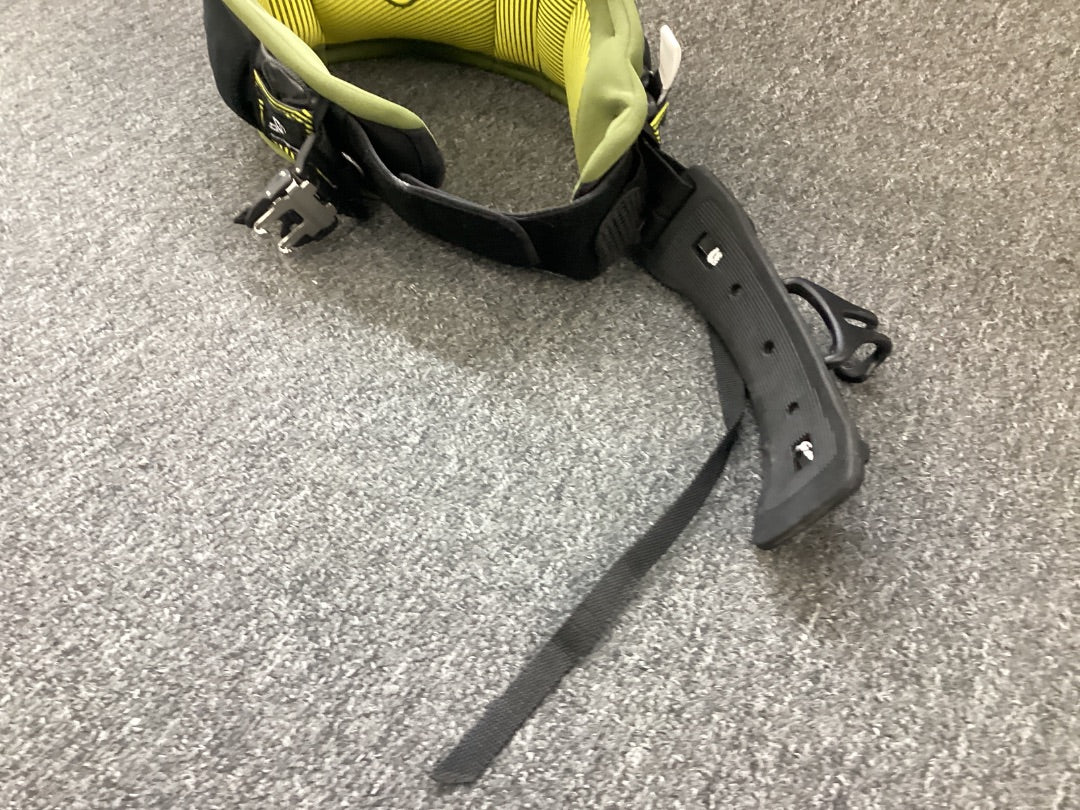 Large DaKine Harness,  B- Condition