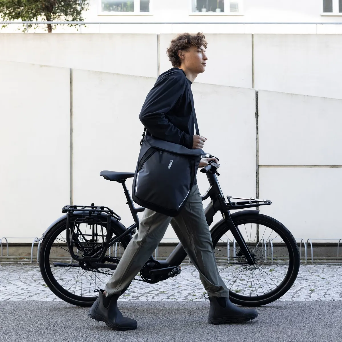 2026 Thule CHASM COURIER INLOCK