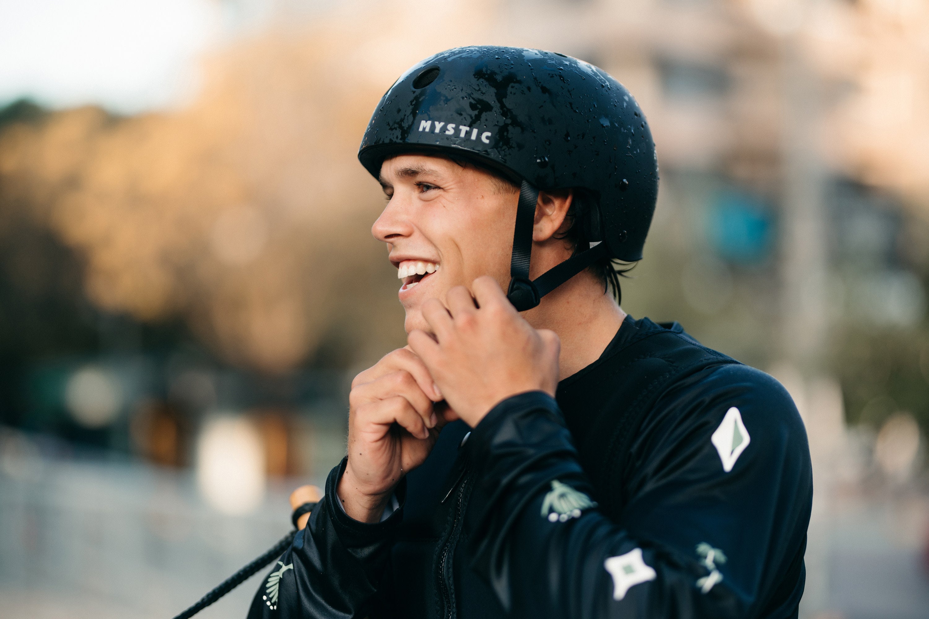 スイミングガール８ Mystic MK8 Helmet – XS-XL | WINDANCE
